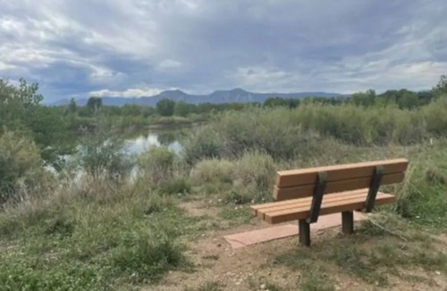 Niwot Condo | Serene Niwot Condo 10 minutes from Boulder, CO, with Fireplace!