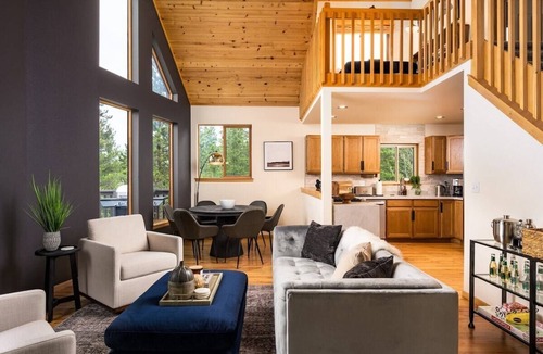 Black Hawk House | Serene Retreat: Amazing Views, HotTub, Sauna with XBOX