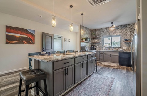 Fruita House | Serene Retreat: Darts, Pool Table & Hot Tub!