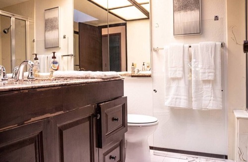 Bellevue House | Serene & Spacious, 5 min drive to DT Bellevue