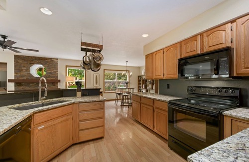 Loveland House | Shady Grove 4 King Beds, Dog Run & Outdoor Fun