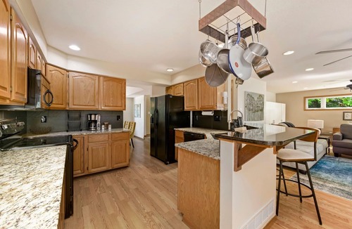 Loveland House | Shady Grove 4 King Beds, Dog Run & Outdoor Fun