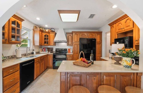 Southside House | Sherylee's Poolside Retreat - Team Joseph Ellen
