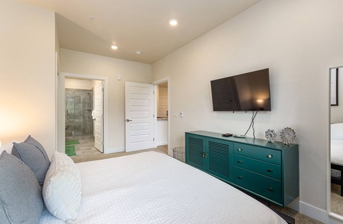 Lakeside Village Condo | Short Walk to Slopes/Shared Hot Tub/Sweeping Mountain Views