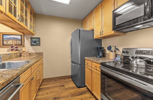 Steamboat Springs Condo | Short Walk to Slopes, Ski Storage, Hot Tub, Pool, Private W/D - Great Rates!
