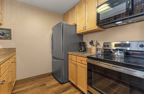 Steamboat Springs Condo | Short Walk to Slopes, Ski Storage, Hot Tub, Pool, Private W/D - Great Rates!