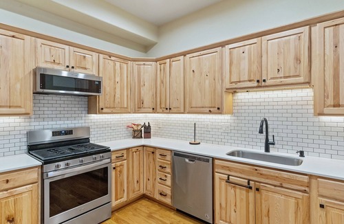 Steamboat Springs House | Shuffleboard Table - Modern Kitchen - Garage - Hot Tub