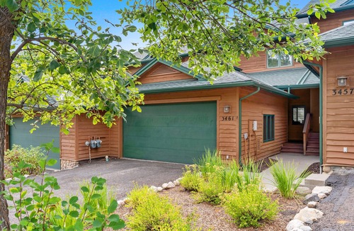 Steamboat Springs House | Shuffleboard Table - Modern Kitchen - Garage - Hot Tub