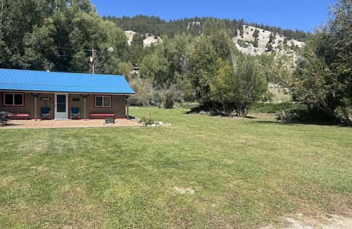 Lake City Cabin | Silver Lining - Great Cabin on a Quiet Street Adjacent to Pete's Lake Trailhead