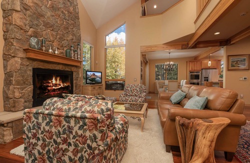 The Reserve House | Silverbell Chalet: Private Hot Tub, Mountain Views