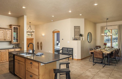 Valley of the Sun Ski Chalet | Silverheels Lodge🏔Luxury Mountain Chalet🍃25 Acres🌲Double Garage🚙Hot Tub♨️