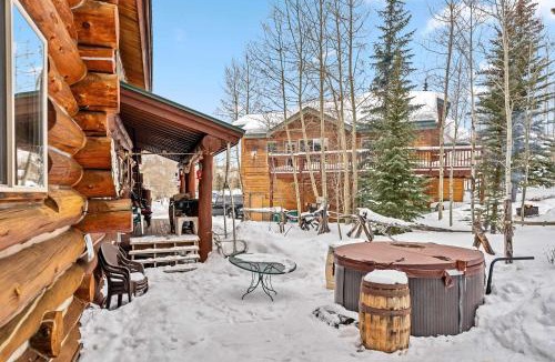 Wildernest House | Silverthorne Cabin with Hot Tub and Forest Access