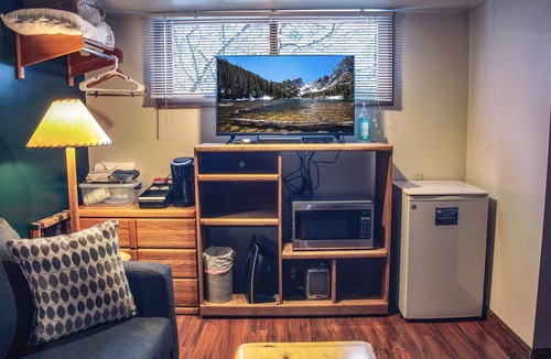 Estes Park Apartment | Single room suite, king bed, jetted tub close to Estes Park