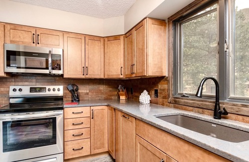 Windcliff Estates House | Sittin' Pretty Luxury Vacation Home at Windcliff by RedAwning