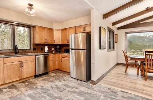 Windcliff Estates House | Sittin' Pretty Luxury Vacation Home at Windcliff by RedAwning