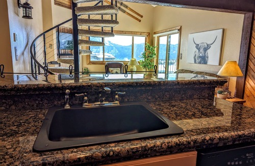 Crested Butte Condo | Ski and Bike In/Out Condo on Mt. Crested Butte with Private Entrance. Sleeps 8
