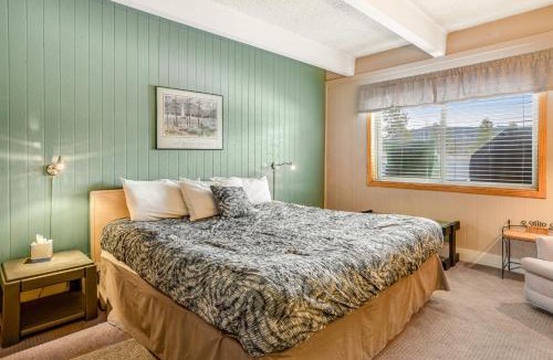 Warrior's Mark Apartment | Ski and Racquet Club Condo