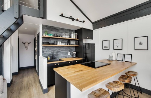Baldy Mountain Condo | Ski Area Views! Hip Two-Bed+Loft. Free Bus to Town