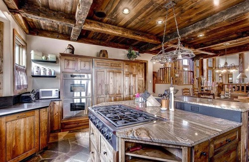 Four O'Clock House | Ski Bridge Lodge-Luxury Private Home-Ski in/Ski-out-Private Hot Tub!