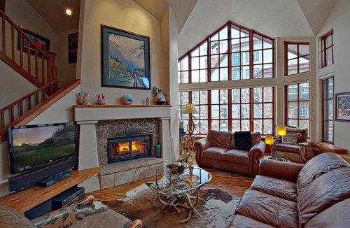 Beaver Creek Condo | Ski-In 3 Bedroom Condo with Jacuzzi Tub & Balcony