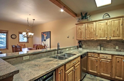 Four O'Clock Apartment | Ski-In Antlers Lodge Condo Less Than 1 Mi to Main St Breck