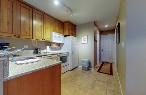 Four O'Clock Condo | Ski-in dog-friendly condo with hot tub & sauna in great location