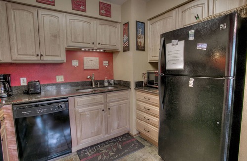 Breckenridge Condo | Ski In-One Block walk to Town! Great Views! Once You Arrive, No Need to Drive!