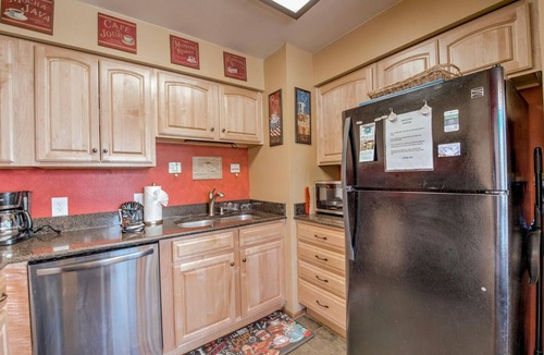 Breckenridge Condo | Ski In-One Block walk to Town! Great Views! Once You Arrive, No Need to Drive!