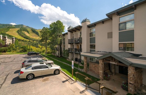Steamboat Springs Condo | Ski-In/-Out Condo w/Vaulted Ceilings and Mt Charm!