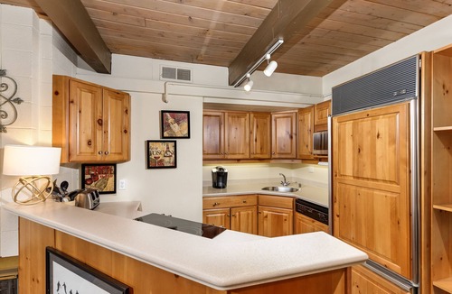 Snowmass Village Condo | Ski in/out Condo with pool & 2 hot tubs - great location above the Snowmass Mall