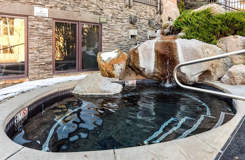 Snowmass Village Condo | Ski in/out Condo with pool & 2 hot tubs - great location above the Snowmass Mall