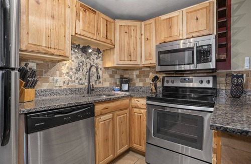 Steamboat Springs Condo | Ski In/Out! Hot Tub, Sauna, Pool + Club Amenities - King Bed
