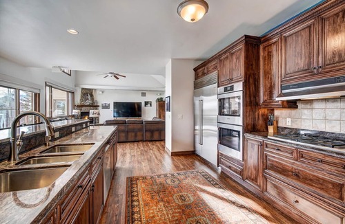 Peak 8 House | Ski In/Out-Sleeps 18, 9,000 Sq Ft-Hot Tub-Pool Table-Mtn Views-Theatre Rm