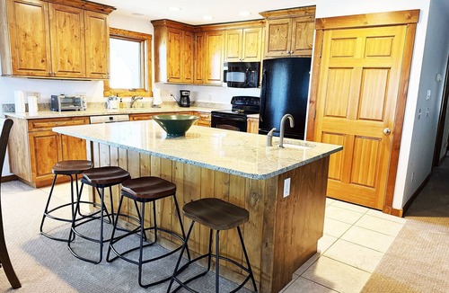 Steamboat Springs Condo | Ski In/Out with Unforgettable Views-Hot Tub-Garage-Grill-Deck-W/D in Unit-Fireplace-Updated/Quiet