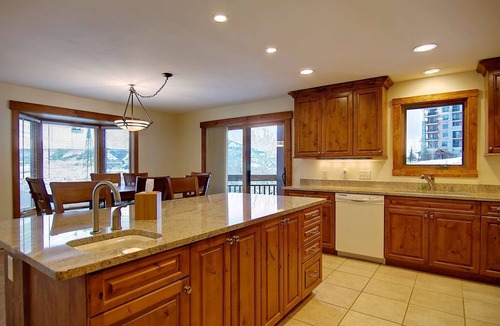 Steamboat Springs Condo | Ski In/Out with Unforgettable Views-Hot Tub-Garage-Grill-Deck-W/D in Unit-Fireplace-Updated/Quiet
