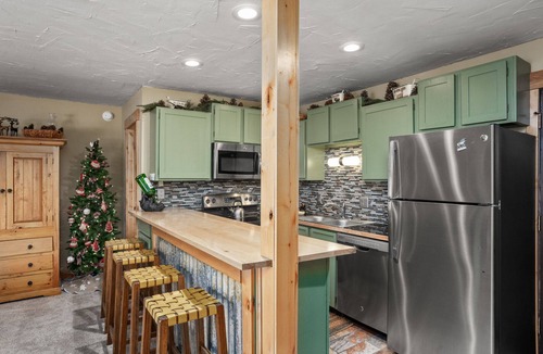 Steamboat Springs Condo | Ski In Ski Out - Easy Walk to Base Area Activities - Large Outdoor Hot Tub
