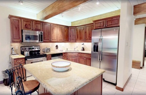 Snowmass Village Condo | Ski-in ski-out 3 bedroom condo with private patio, hot tub & heated pool