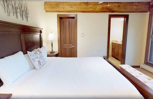 Snowmass Village Condo | Ski-in ski-out 3 bedroom condo with private patio, hot tub & heated pool