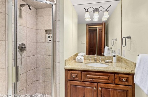 Snowmass Village Condo | Ski-in ski-out 3 bedroom condo with private patio, hot tub & heated pool