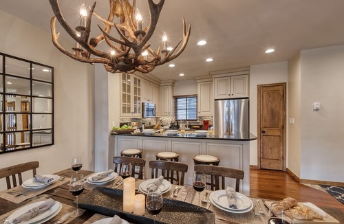 Highlands Townhomes House | Ski-in/Ski-out From Your Doorstep| Chalet Fortessa
