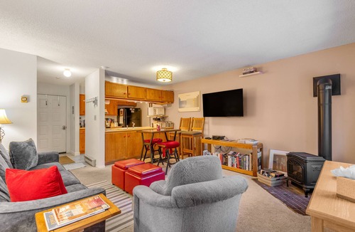Peak 8 Condo | Ski-In/Ski-Out from this Cozy, Family-Friendly Mountain Condo - Walk to Town