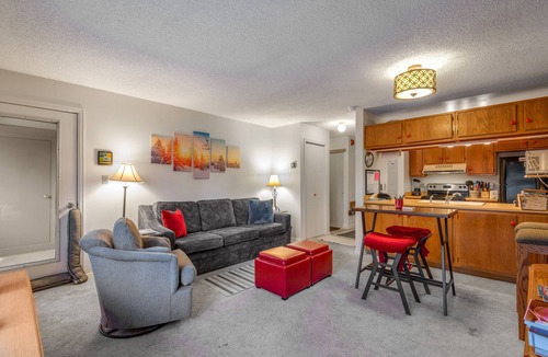 Peak 8 Condo | Ski-In/Ski-Out from this Cozy, Family-Friendly Mountain Condo - Walk to Town