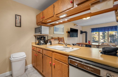 Peak 8 Condo | Ski-In/Ski-Out from this Cozy, Family-Friendly Mountain Condo - Walk to Town