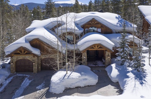 Four O'Clock House | Ski-in-Ski-Out on Mountain Luxury 6 Bedroom Home across from 4 O'Clock Ski Run!