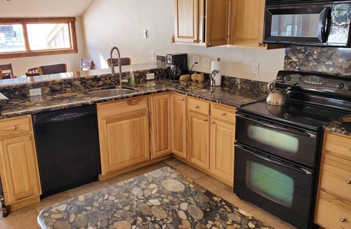 East Village at Copper House | SKI IN/SKI OUT, SUPER B 6 Chair Lift , 3 Bedrms, Bunk, 3 Bath, Sleep 9, Hot Tub