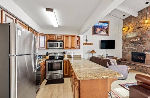 Steamboat Springs Condo | Ski-In/Walk-Out 3BR Condo w/Vaulted Ceilings!