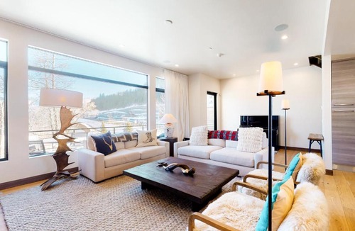 Avon House | Ski Mountain Basecamp