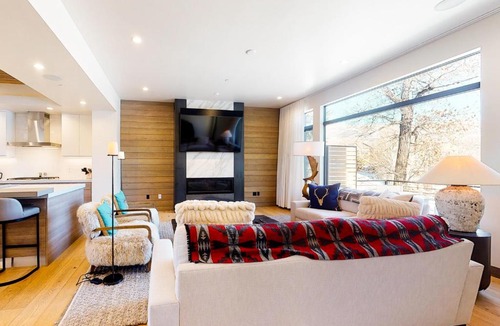Avon House | Ski Mountain Basecamp