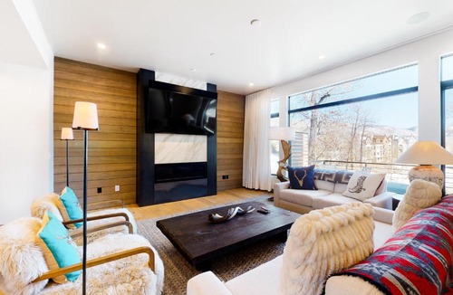 Avon House | Ski Mountain Basecamp