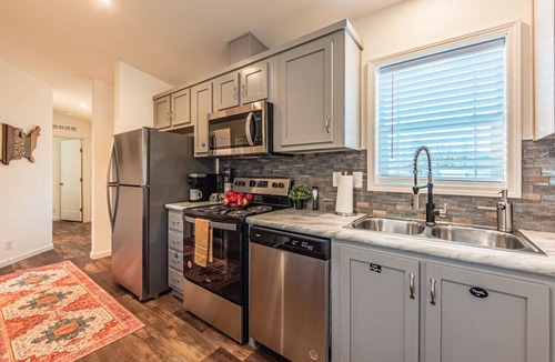 Woodland Park House | Ski & Soak: Santacon 2BR w/Jacuzzi & BBQ